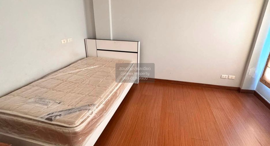 For sale 3 bedrooms townhouse in Chatuchak, Bangkok