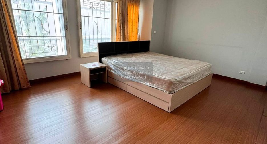 For sale 3 bedrooms townhouse in Chatuchak, Bangkok