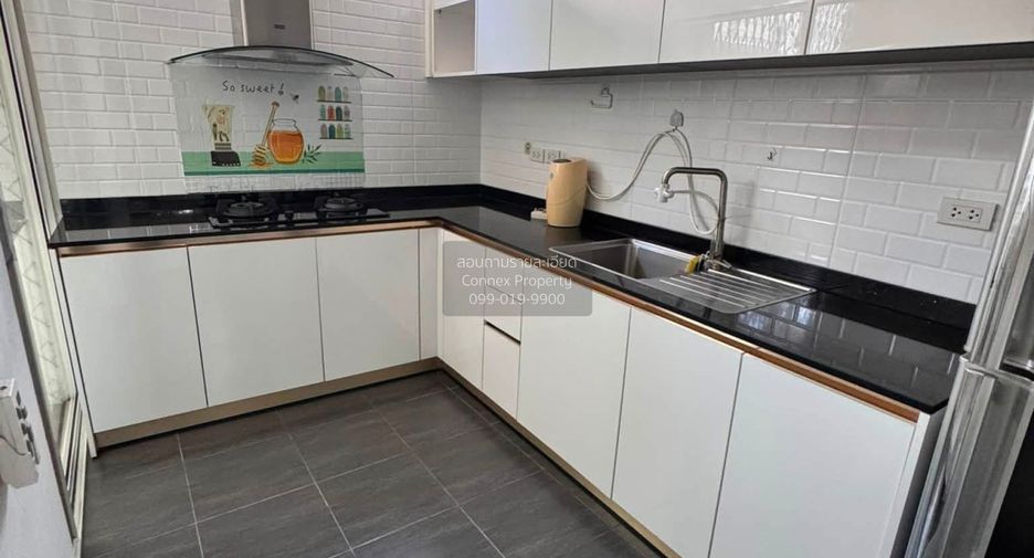 For sale 3 bedrooms townhouse in Chatuchak, Bangkok
