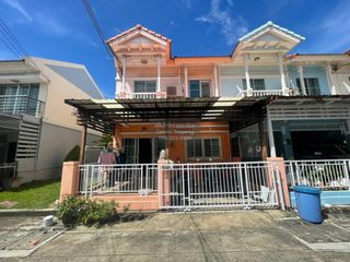 Casa adosada en venta de 3 habitaciones en Pak Kret, Nonthaburi