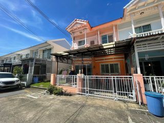 Casa adosada en venta de 3 habitaciones en Pak Kret, Nonthaburi