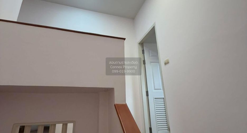 Casa adosada en venta de 3 habitaciones en Pak Kret, Nonthaburi