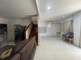 Casa adosada en venta de 3 habitaciones en Pak Kret, Nonthaburi