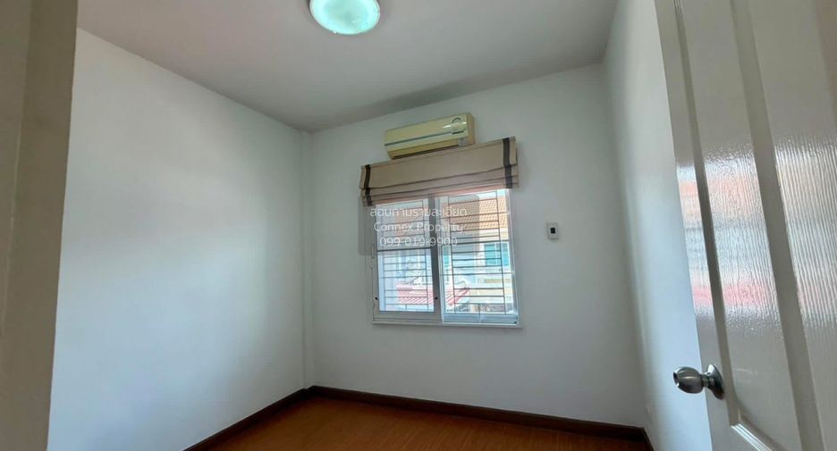 Casa adosada en venta de 3 habitaciones en Pak Kret, Nonthaburi