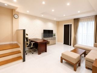 Casa adosada en venta de 4 habitaciones en Suan Luang, Bangkok