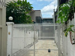 出售 4 卧室 独立屋 在 Huai Khwang, 曼谷