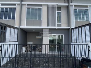 Casa adosada en venta de 3 habitaciones en Bang Kruai, Nonthaburi