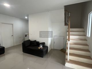 Casa adosada en venta de 3 habitaciones en Bang Yai, Nonthaburi