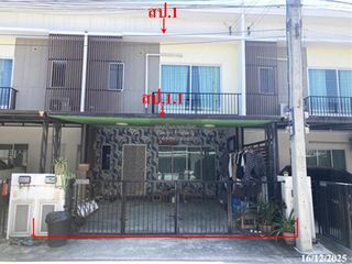 Casa adosada en venta de 3 habitaciones en Mueang Pathum Thani, Pathum Thani