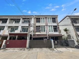 Casa adosada en venta de 3 habitaciones en Chom Thong, Bangkok