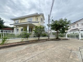 Haus zum Kauf mit 5 Zimmer in Bang Khun Thian, Bangkok