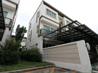 Reihenhaus zum Kauf mit 3 Zimmer in Phra Khanong, Bangkok