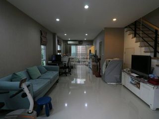 Reihenhaus zum Kauf mit 3 Zimmer in Phra Khanong, Bangkok