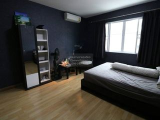 Reihenhaus zum Kauf mit 3 Zimmer in Phra Khanong, Bangkok