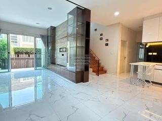 À vendre 3 chambres maison à Saphan Sung, Bangkok