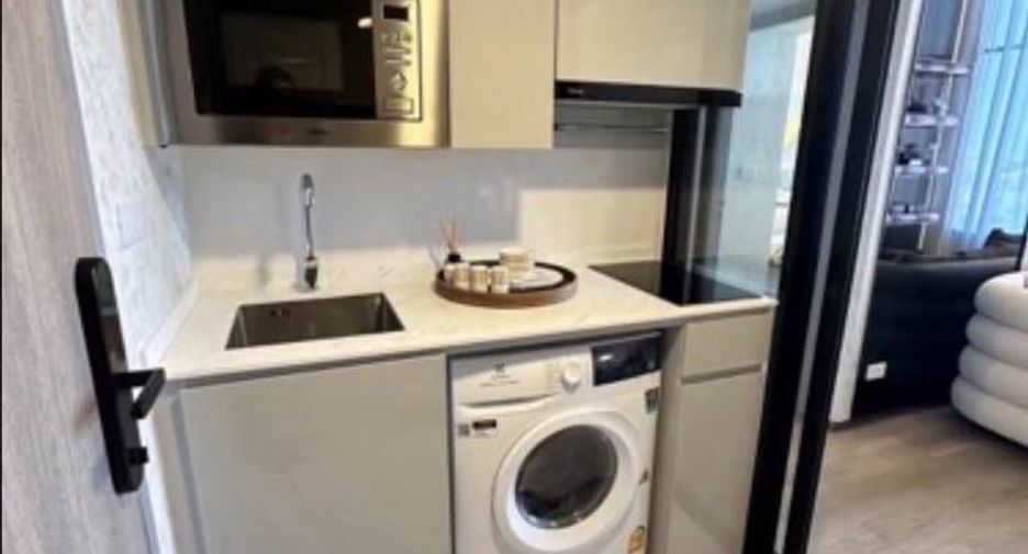À vendre 2 chambres condo à Huai Khwang, Bangkok