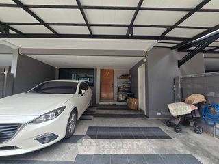 For sale 3 bedrooms townhouse in Suan Luang, Bangkok