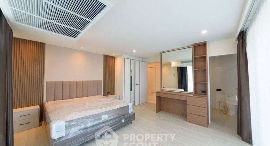 For rent 3 bedrooms condo in Khlong Toei, Bangkok