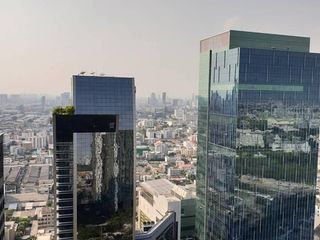 Condo en alquiler de 2 habitaciones en Huai Khwang, Bangkok