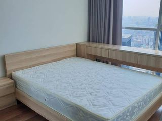 Condo en alquiler de 2 habitaciones en Huai Khwang, Bangkok