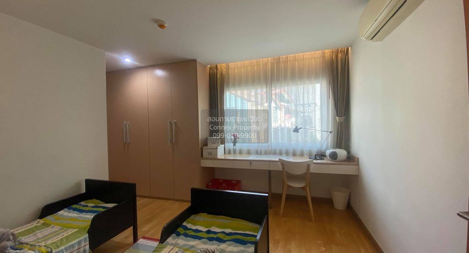 À louer 3 chambres condo à Phra Khanong, Bangkok