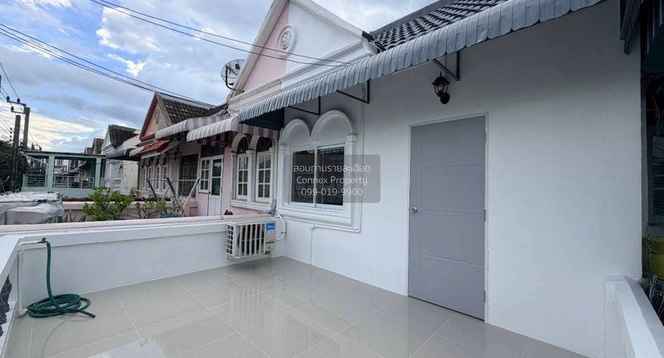 Reihenhaus zur Miete mit 3 Zimmer in Phra Khanong, Bangkok