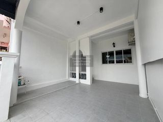Reihenhaus zur Miete mit 3 Zimmer in Phra Khanong, Bangkok