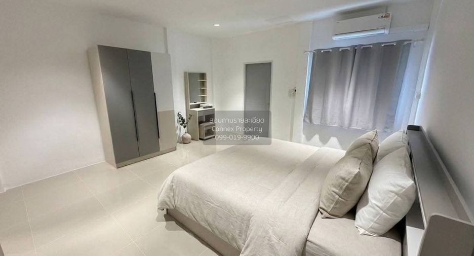 Reihenhaus zur Miete mit 3 Zimmer in Phra Khanong, Bangkok