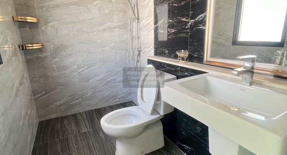 For rent 3 bedrooms townhouse in Bang Khae, Bangkok