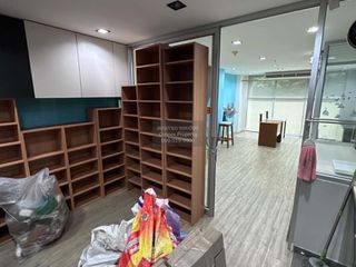 Gewerbefläche zur Miete mit 1 Zimmer in Bang Rak, Bangkok