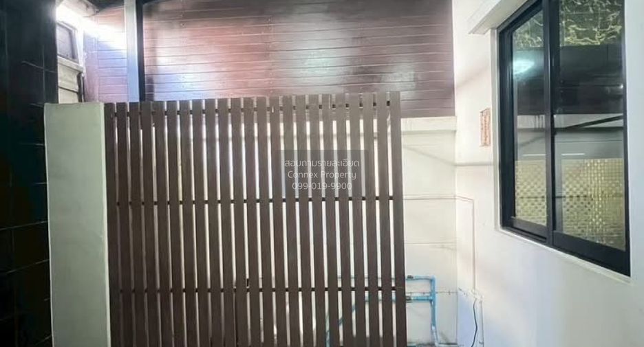 For rent 3 bedrooms townhouse in Bang Khae, Bangkok