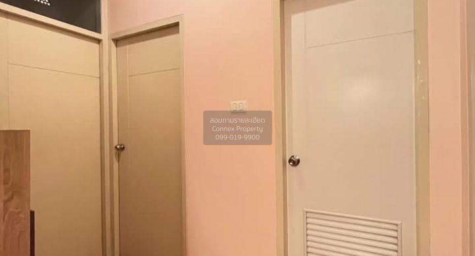For rent 3 bedrooms townhouse in Bang Khae, Bangkok