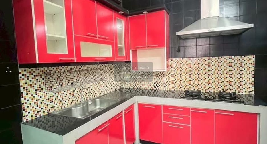 For rent 3 bedrooms townhouse in Bang Khae, Bangkok