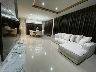 Casa en alquiler de 4 habitaciones en Bang Kapi, Bangkok