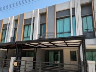 For rent 3 bedrooms townhouse in Bang Phli, Samut Prakan