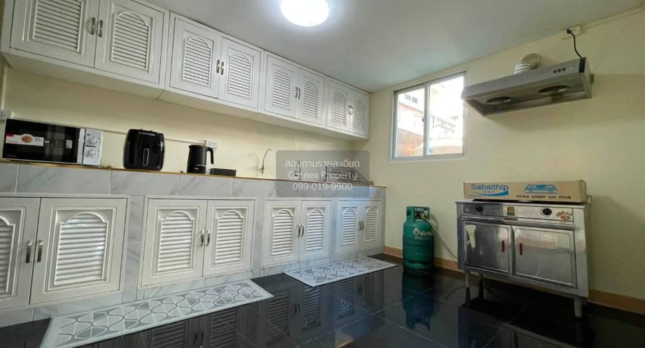 Haus zur Miete mit 4 Zimmer in Bang Khae, Bangkok