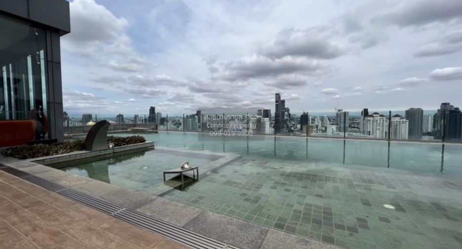 For rent 2 bedrooms condo in Watthana, Bangkok
