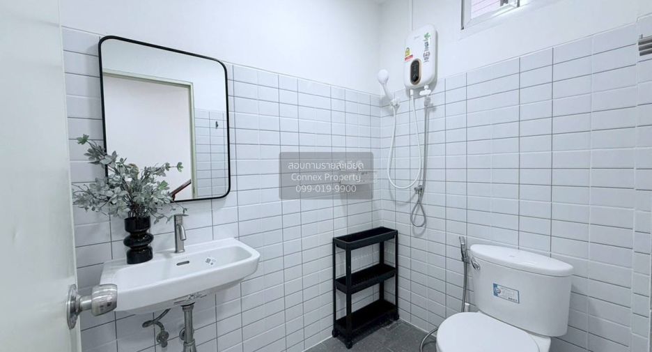 Casa en alquiler de 6 habitaciones en Huai Khwang, Bangkok