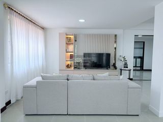 Casa en alquiler de 6 habitaciones en Huai Khwang, Bangkok