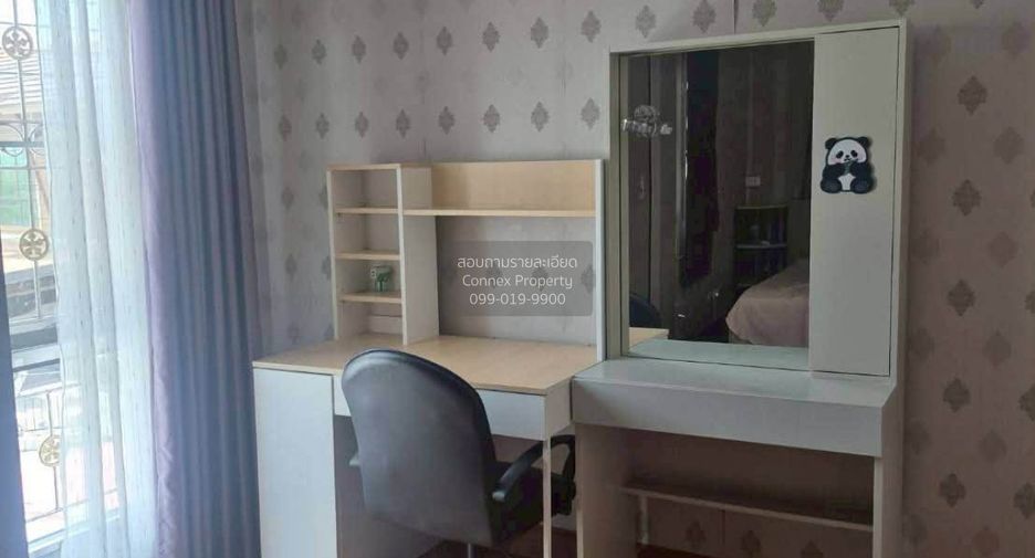 For rent 3 bedrooms townhouse in Bang Sao Thong, Samut Prakan