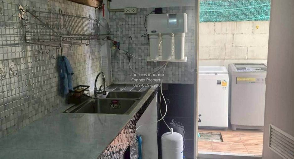 For rent 3 bedrooms townhouse in Bang Sao Thong, Samut Prakan