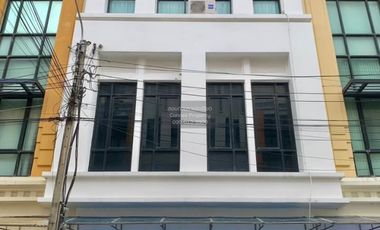 For rent 4 bedrooms townhouse in Bang Na, Bangkok
