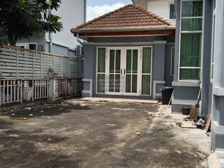 Casa en alquiler de 3 habitaciones en Bang Kapi, Bangkok