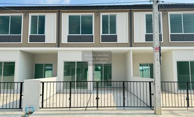 For rent 3 bedrooms townhouse in Mueang Pathum Thani, Pathum Thani