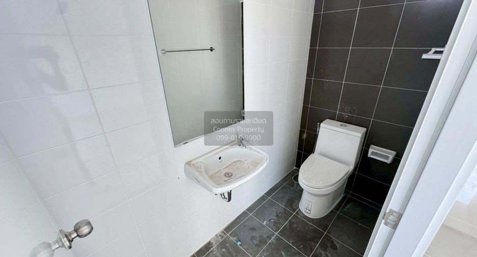 For rent 3 bedrooms townhouse in Mueang Pathum Thani, Pathum Thani