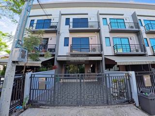 出租 3 卧室 联排别墅 在 Sai Mai, 曼谷