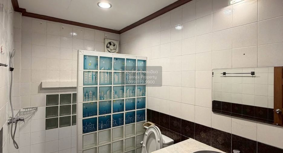 Reihenhaus zur Miete mit 4 Zimmer in Bang Phlat, Bangkok