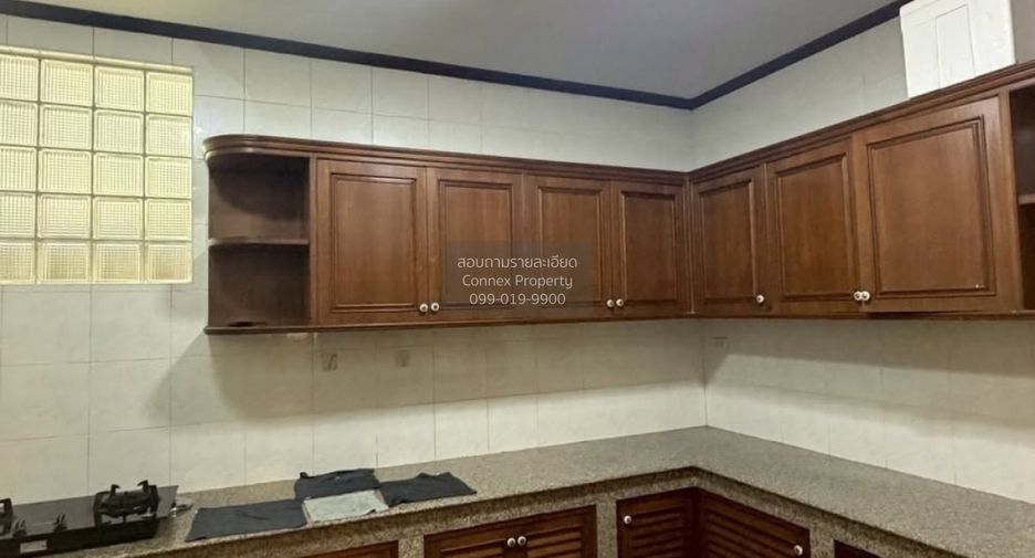 Reihenhaus zur Miete mit 4 Zimmer in Bang Phlat, Bangkok