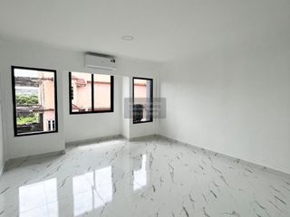 For rent 4 bedrooms townhouse in Bang Khen, Bangkok