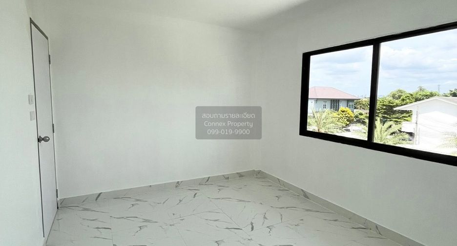 For rent 4 bedrooms townhouse in Bang Khen, Bangkok